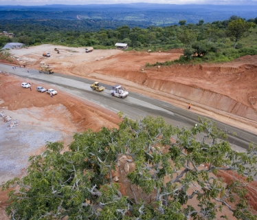 Route Bangangté-Foumbot-Galim - chantier réalisé par la division Travaux Publics de Fayat