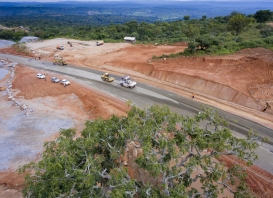 Route Bangangté-Foumbot-Galim - chantier réalisé par la division Travaux Publics de Fayat