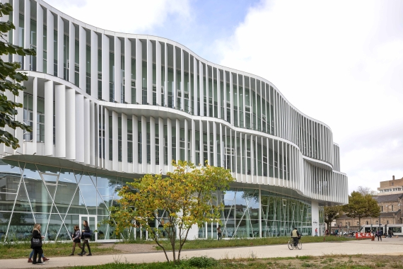 Réalisation des coursives métalliques et des brise-soleil fixes verticaux Campus de l’Esplanade Université de Strasbourg